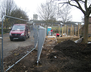 Grapes Hill Community Garden - Garden gates arrive