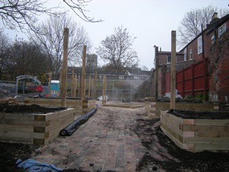 Grapes Hill Community Garden - Garden gates arrive