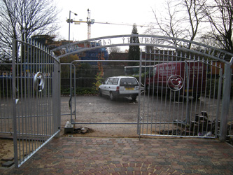 Grapes Hill Community Garden - Garden gates