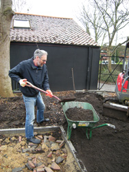 Grapes Hill Community Garden - Covering Bulbs